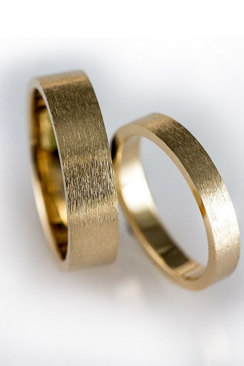 Ladies Gold Wedding Bands