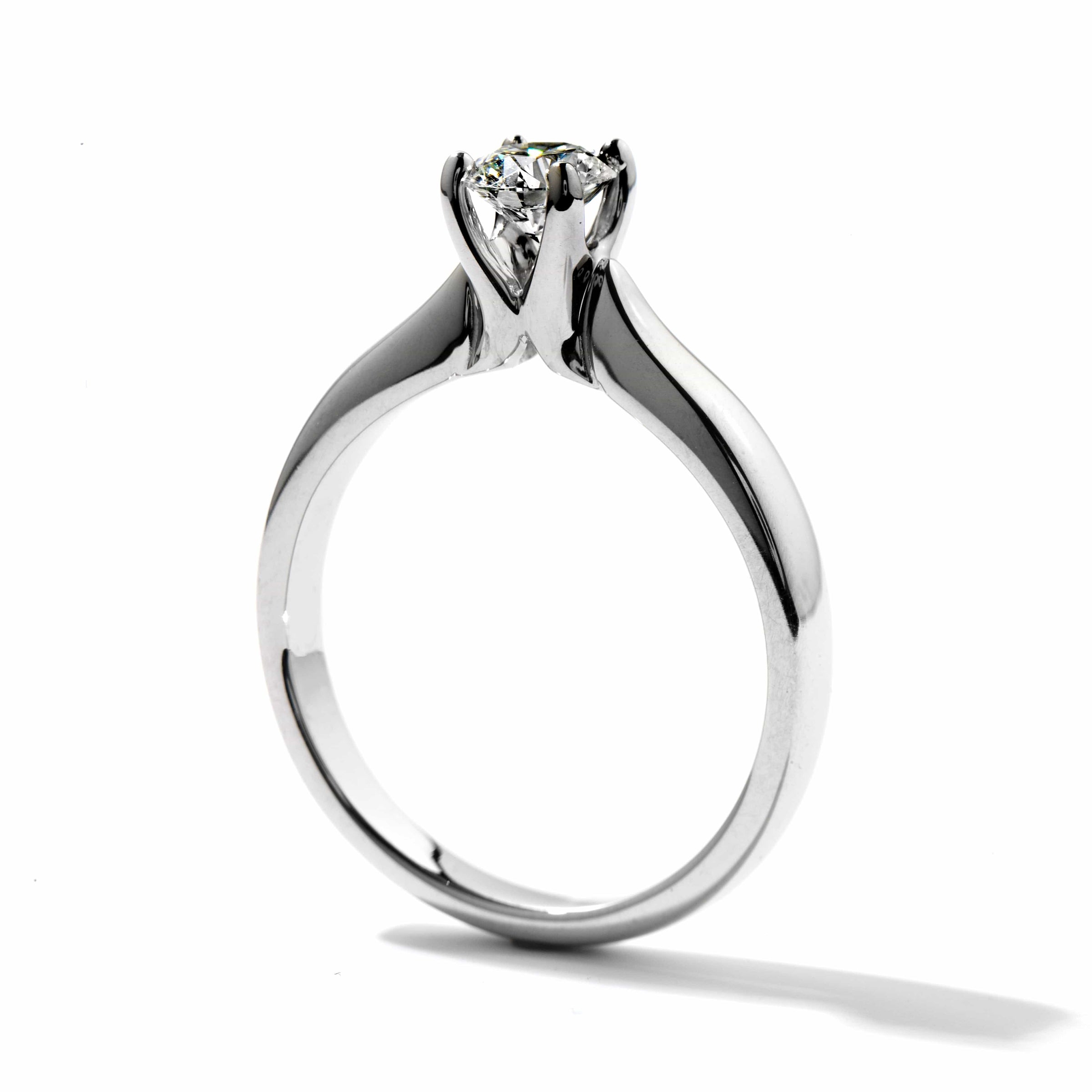 Hearts on Fire ENGAGEMENT RINGS Hearts on Fire - Serenity Solitaire Engagement Ring